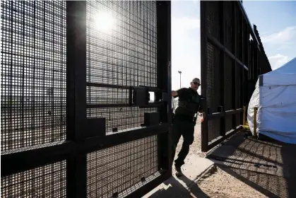  ?? Photograph: Justin Hamel/Reuters ?? A border patrol agent closes a gate in the border wall in El Paso, Texas, on Tuesday, after thesupreme court let SB4 take effect.