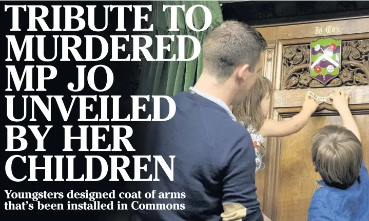  ?? UK PARLIAMENT/JESSICA TAYLOR ?? Murdered MP Jo Cox’s two children Cuillin, six, and Lejla, four, in the Commons, unveil the coat of arms memorial they designed