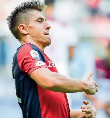  ?? (Ansa) ?? Pistolero Krzysztof Piatek, 23 anni, festeggia il suo 6° gol col Genoa