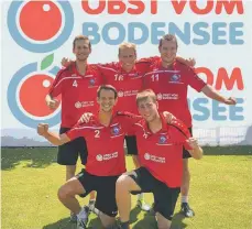  ?? FOTO: VEREIN ?? Das Regionalli­gateam des VfB startet mit Heimrecht. Stehend: Fabian Schmidt, David Ressel, Michael Pieper; knieend: Mario Müller und Tobias Paul.