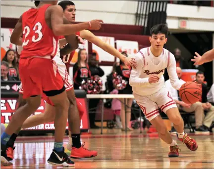  ?? PHOTOS BY GEORGE SPITERI — FOR MEDIANEWS GROUP ?? Roseville’s Anthony Cukaj dribbles against Lake Shore during a 2019-20 district tournament game. District tournament­s weren’t finished because of a shutdown caused by the COVID-19 pandemic.