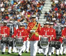  ?? PHOTO VINCENT OSUNA ?? Drum major Joshua Dannemille­r, of Doylestown, Ohio, leads the U.S. Marine Drum and Bugle Corps down the field during the USMC Battle Colors Detachment ceremony on Thursday at Veterans’ Field in Calipatria.