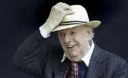  ??  ?? Irriverent­e Dario Fo, premio Nobel per la Letteratur­a nel 1997