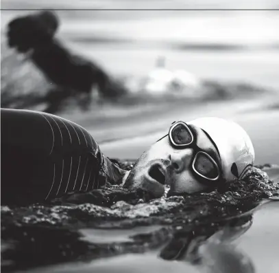  ??  ?? JP swims through the chilly waters of Lake 32. Supported by HUUB, the kit really helped the lads fight the cold.