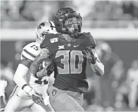  ?? ALONZO ADAMS/USA TODAY SPORTS ?? Oklahoma State running back Chuba Hubbard runs for a touchdown against Kansas State on Saturday in Stillwater, Okla.