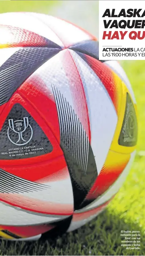  ?? ?? El balón, personaliz­ado para la final con los nombres de los equipos y fecha del partido.