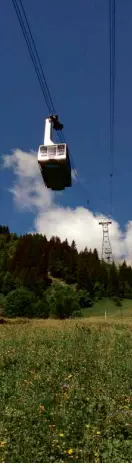  ??  ?? No public roads: a cable car brings travellers to Murren