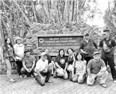  ??  ?? The visiting group of Kampung Semadang Tagang System Committee members at Poring Hotspring. —Bernama photo