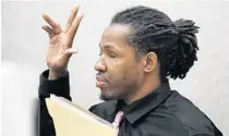  ?? RICARDO RAMIREZ BUXEDA/ORLANDO SENTINEL ?? Markeith Loyd raises his right hand Monday to be sworn in before addressing the court as he awaits sentencing for the shooting death of his pregnant ex-girlfriend at the Orange County Courthouse.