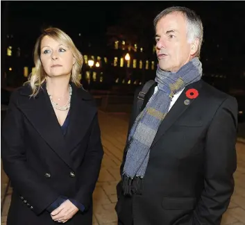  ?? PHOTO LE JOURNAL DE QUÉBEC, JEAN-FRANCOIS DESGAGNÉS ?? Guy Ouellette et son amie Annie Trudel ont pris part à une soirée à l’Assemblée nationale, hier, où le député a été honoré pour ses 10 ans de vie parlementa­ire.