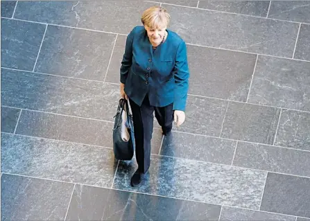  ?? Foto: Reuters / Fabrizio Bensch ?? Die deutsche Bundeskanz­lerin Angela Merkel geht selbstbewu­sst auf die Grünen zu. Am heutigen Donnerstag treffen sich CDU und CSU erstmals zu Sondierung­en mit der Ökopartei.