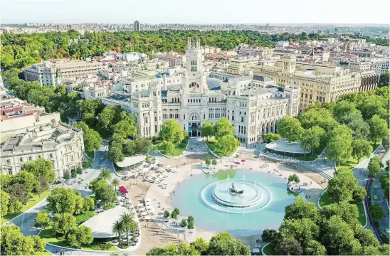  ?? ?? Así quedaría la plaza de Cibeles en Madrid según el estudio realizado por Ipsos para la marca Lynk&Co