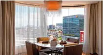 ??  ?? Una suite dell’Hilton Kota Kinabalu, ideale per visitare la
capitale.