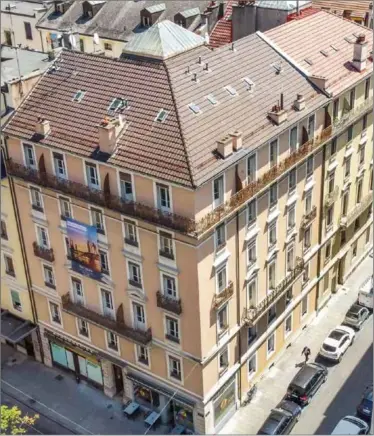  ?? 2 ?? Pour la rénovation d’un immeuble situé au 87 rue de Carouge, la régie Pilet & Renaud s’était fixé un objectif ambitieux: s’atteler à la diminution des émissions de CO durant toutes les phases du chantier et occasionne­r le moins de déchets possible.