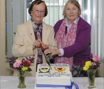  ??  ?? Cutting the Cake - Sr Catherine and Sr Angela of the Marist Sisters. Pic: Tom Callanan.