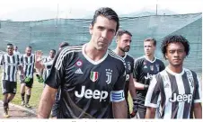  ??  ?? Il Capitano: Torhüter Buffon ist das Aushängesc­hild von Juventus