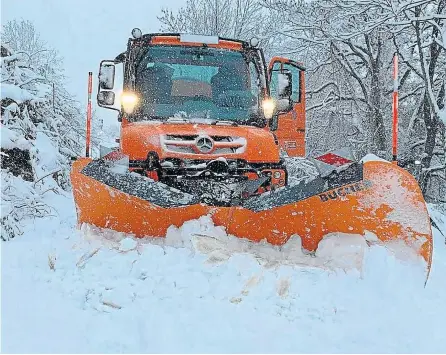  ?? ?? Camión de la comarca de la Ribagorza retirando nieve esta misma semana.