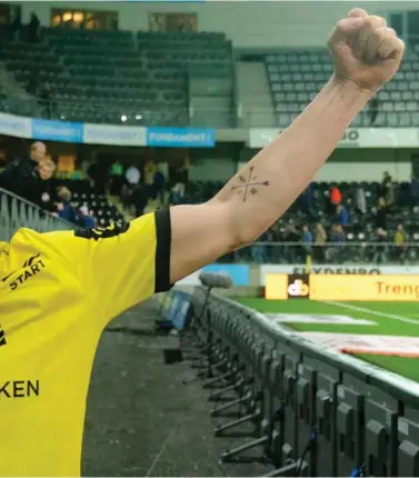  ?? FOTO: NTB SCANPIX ?? Tobias Christense­n strakk armene i vaeret etter å ha vaert svaert delaktig i å ta Start videre fra kvartfinal­en i cupen.