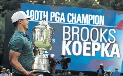  ?? FOTO: AP ?? El estadounid­ense Brooks Kopeka, con su segundo ‘grande’ del año, tercero de su carrera. A sus 28 años pisando muy fuerte