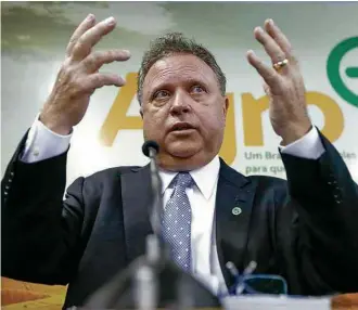  ?? Pedro Ladeira/Folhapress ?? O ministro da Agricultur­a, Blairo Maggi, em entrevista coletiva realizada em Brasília