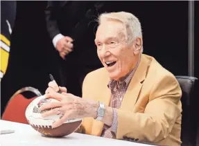  ?? MARK DUNCAN/AP ?? Before he started his career as a Hall of Fame football coach, Marv Levy served in World War II.