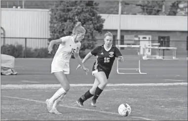  ?? Tim Godbee ?? Calhoun senior defender Kylie Speer takes on an opponent for the Yellow Jackets, who lost their GHSA first-round match to Decatur on Tuesday night.