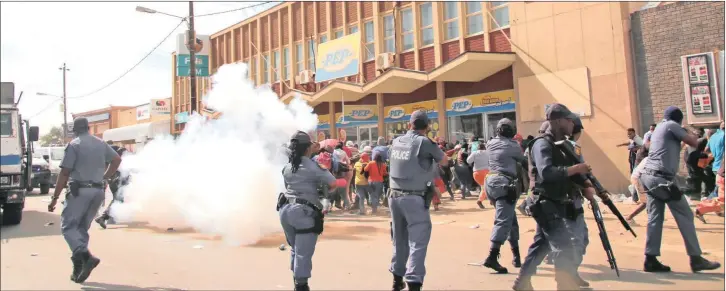  ?? NO ESCAPE: Soraya Crowie ?? Police officers are seen here firing stun grenades and rubber bullets during a protest in Barkly West.