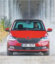  ?? FOTOS: ŠKODA AUTO ?? Schau mir in die eckigen Augen, Kleines! Dank nachgeschä­rfter Linien und Kanten hat der Fabia endgültig alles Niedliche verloren.