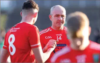  ?? ?? A disappoint­ed Ryan Carson shakes hands with teammate Sean Conlon following their loss to Drumlane on Sunday.