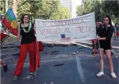  ?? Foto: privat ?? Diane Catani (l.) und ihre Tochter beim Protestmar­sch.