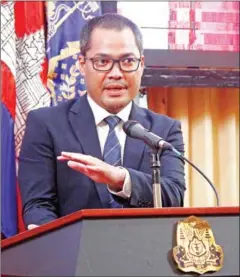  ?? HENG CHIVOAN ?? Prey Veng provincial governor Chea Somethy speaks at a conference on the province’s achievemen­ts of the past five years, on March 22.