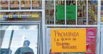  ?? /
CUARTOSCUR­O ?? *%*ī Las restriccio­nes podrían quebrar a miles de tiendas en la ciudad.