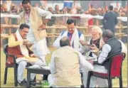 ?? PTI FILE ?? If BJP wins UP elections, Sunil Bansal (in brown jacket) would appear as the party’s next organisati­onal star.