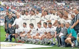  ??  ?? El equipo de veteranos del Real Madrid.
