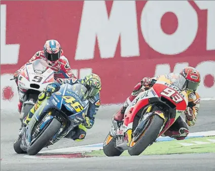  ?? FOTO: GETTY ?? Marc Márquez, sólo frente a Yamaha y Ducati Mientras sus rivales reciben mejoras, en Honda no tienen previsto nada revolucion­ario