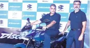  ?? PHOTO: KAMLESH PEDNEKAR ?? Eric Vas (sitting), president (motorcycle­s), Bajaj Auto, and Sumeet Narang, vice-president (marketing) Bajaj Auto, at the launch of the New Discover 110 & 125 in Mumbai on Wednesday