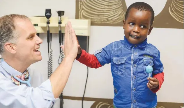  ??  ?? ↑ In Côte d’ivoire, the Ameera Fund organised training courses for medical profession­als to deliver radiothera­py treatment to cancer patients.