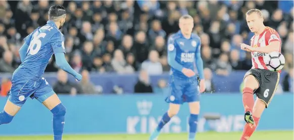  ??  ?? Lee Cattermole marked his return to the side with a typically passionate performanc­e before fading. Pictures by Frank Reid