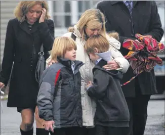  ?? CHANG W. LEE / NEW YORK TIMES ?? SERVICES FOR A GIANTS FAN:
A woman comforts two boys at the funeral Monday for Jack Pinto, 6, who was among 20 children slain Friday in the Newtown, Conn., school attack.