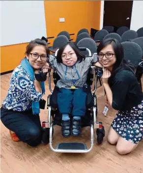  ??  ?? Rachel (centre) with IACT College lecturers Natasha M.H. (left) and Denise Choong, who were behind the students’ initiative for RSTF.