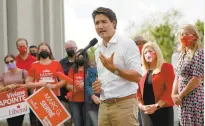  ?? NATHAN DENETTE LA PRESSE CANADIENNE ?? La campagne libérale a commencé à restreindr­e la publicatio­n de l’adresse des lieux où le premier ministre fait ses annonces.