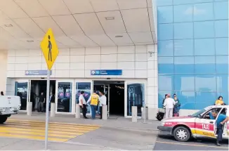  ?? SOLÍS ?? VERACRUZ, Ver.- La llegada de pasajeros al Aeropuerto Internacio­nal se recupera/RAÚL