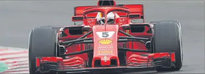  ??  ?? FERRARI · Vettel se postula como la gran amenaza para Lewis con su nuevo SF71H