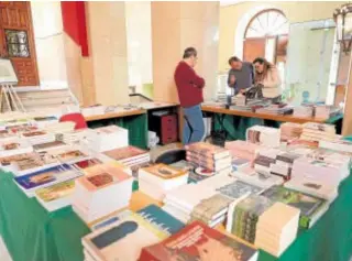  ?? // H. FRAILE ?? Puesto de libros en el zaguán del palacio de la Diputación de Toledo