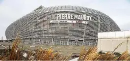  ??  ?? Eine Multifunkt­ions- Arena, die für unterschie­dliche Sportarten geeignet ist: das Stade Pierre Mauroy in Lille!