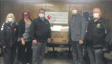 ?? KEVIN MARTIN — THE MORNING JOURNAL ?? Sheffield-Sheffield Lake City Schools accepted a donation of 25,000face masks from Avon Lake’s Ford Ohio Assembly Plant on Oct. 18at the district office, 1824Harris Road in Sheffield Village. From left: Sheffield-Sheffield Lake School Board President Pat Czech, school board member Amy DeLuca, Ford Ohio Assembly Plant Manager Jason Moore, Sheffield-Sheffield Lake Schools Superinten­dent Michael Cook, and Sheffield Village Mayor John Hunter.