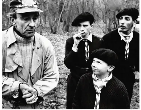  ??  ?? Louis Malle pendant le tournage d’Au revoir les enfants.