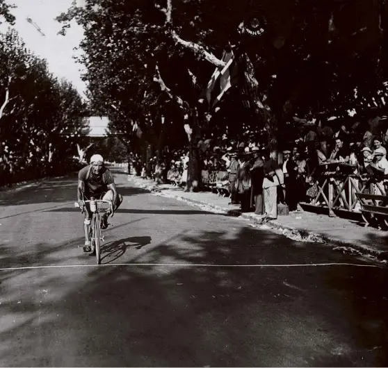  ?? ?? Romain Maes had stunned onlookers by leading the 1935 Tour from Stage 1 all the way through the Alps. Here, the rider who was seen as a sprinter rather than a climber takes his second win of the race in Nice to cement his lead