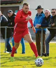  ?? Foto: Daniel Worsch ?? Wechselt nun doch nicht zum FC Schrobenha­usen, sondern bleibt dem FC Ehekirchen treu: Kapitän Sebastian Rutkowski.