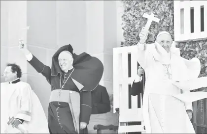  ?? Foto Afp/Osservator­e Romano ?? El papa Francisco ayer en el encuentro con jóvenes católicos en el santuario de Maipú